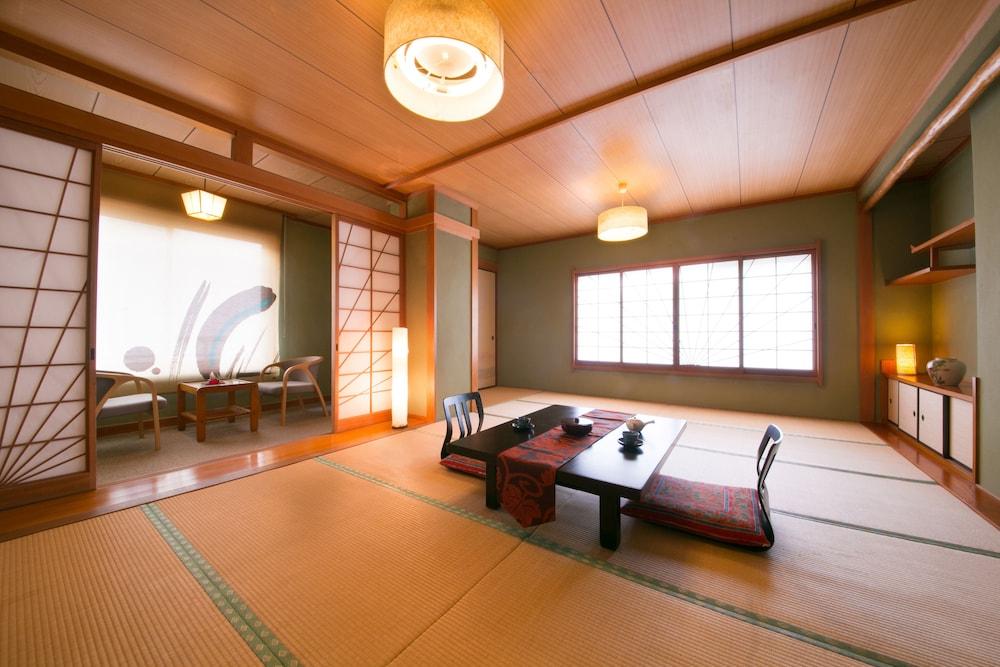 Hotel Koraku Beppu Buitenkant foto
