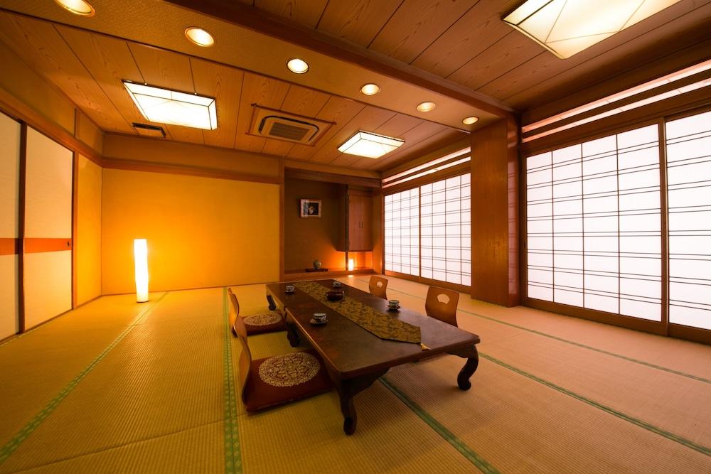 Hotel Koraku Beppu Buitenkant foto