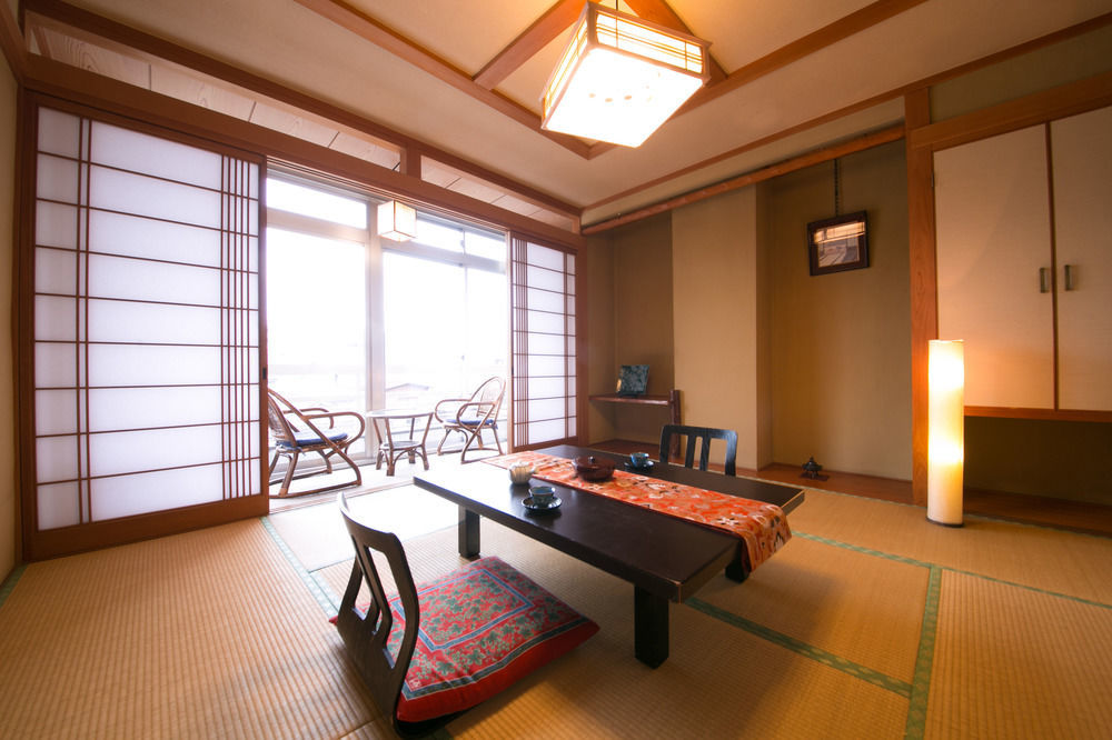 Hotel Koraku Beppu Buitenkant foto